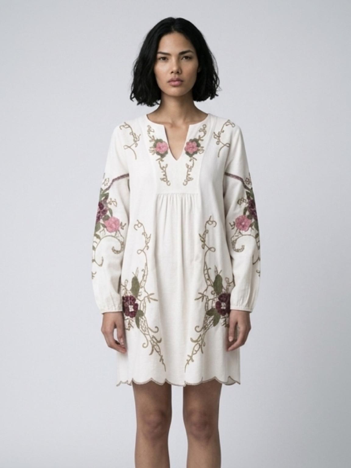 Vestido bordado Beige